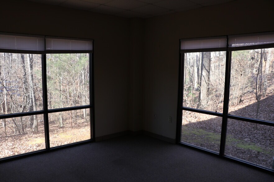 More Photos Of 320 Research Dr, Athens Loft Creative Space For Lease