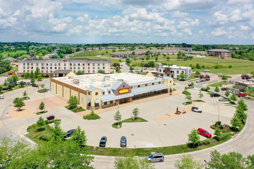 More Photos Of 17550 Gold Plz, Omaha Supermarket For Lease