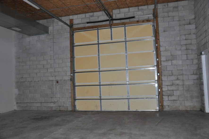 More Photos Of 200 Spitler Park Plz, Mount Zion Storefront Retail Office For Sale