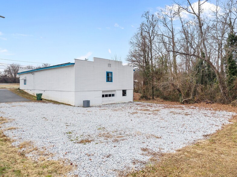 More Photos Of 1108 S Salisbury, Spencer Freestanding For Sale