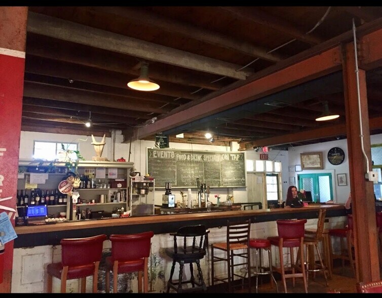 More Photos Of 202 E Washington St, Shepherdstown General Retail For Lease