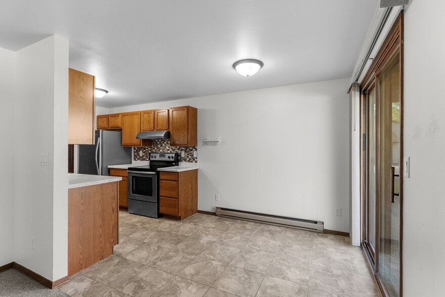 More Photos Of 910 E Cedar Ave, Manitowoc Apartments For Sale