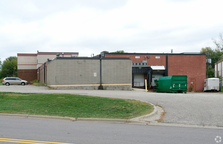 More Photos Of 4730-4740 N Quebec Ave, New Hope Warehouse For Sale