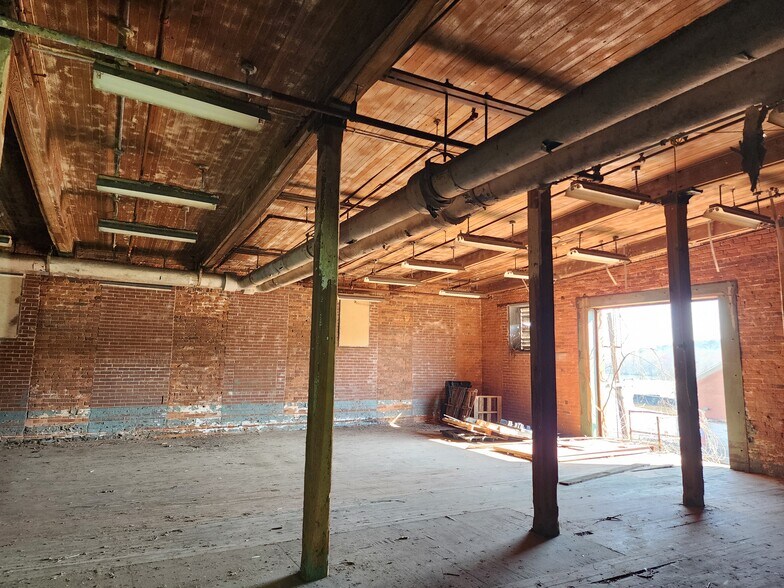 More Photos Of 20th AVE, Valley Light Manufacturing For Sale