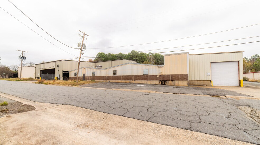 More Photos Of 3007 S Elm St, Little Rock Manufacturing For Lease
