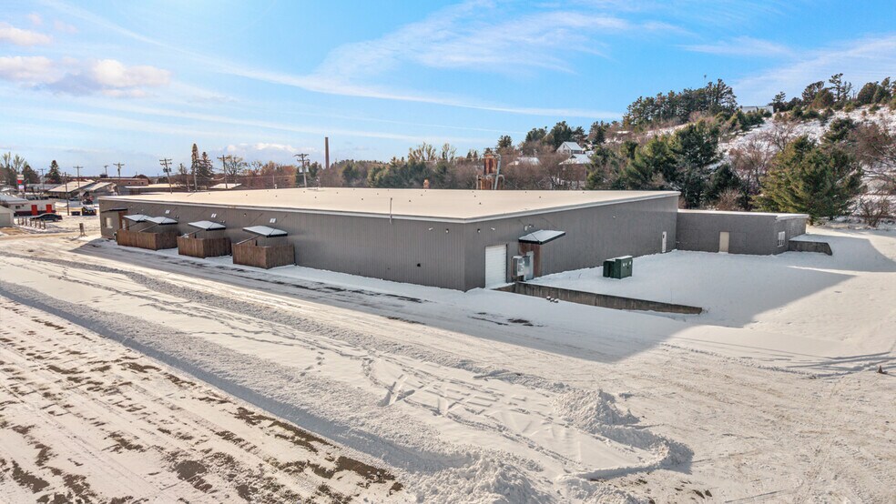 More Photos Of 106 E Smith St, Iron Mountain Distribution For Sale