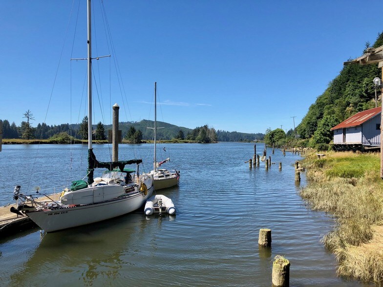 More Photos Of 6750 Or-126 Hwy, Florence Marina For Sale