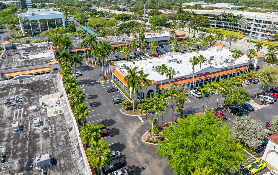 More Photos Of 2200-2222 Glades Rd, Boca Raton Unknown For Lease