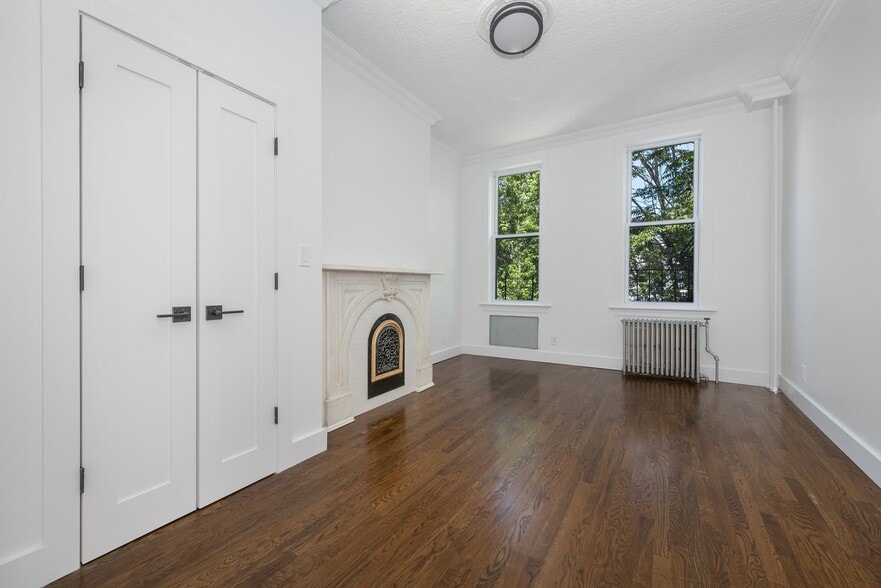 More Photos Of 60 Diamond St, Brooklyn Apartments For Sale