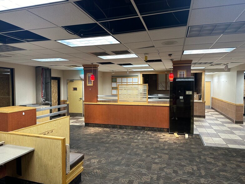 More Photos Of 4595 E Main St, Whitehall Fast Food For Sale