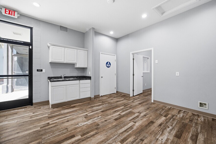More Photos Of 145-147 N K St, Tulare Office For Sale