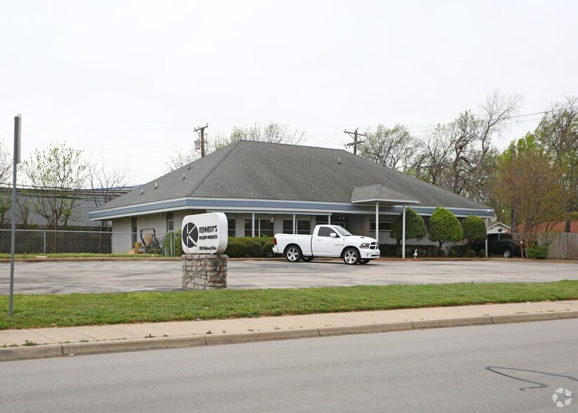 More Photos Of 109 W Midway Dr, Euless Medical For Sale