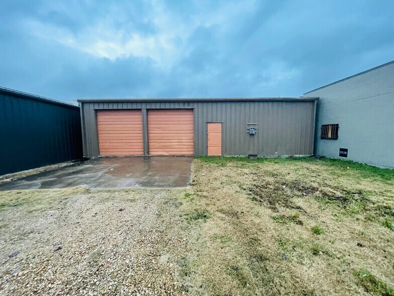 Primary Photo Of 806 Pollard St, Dallas Warehouse For Sale