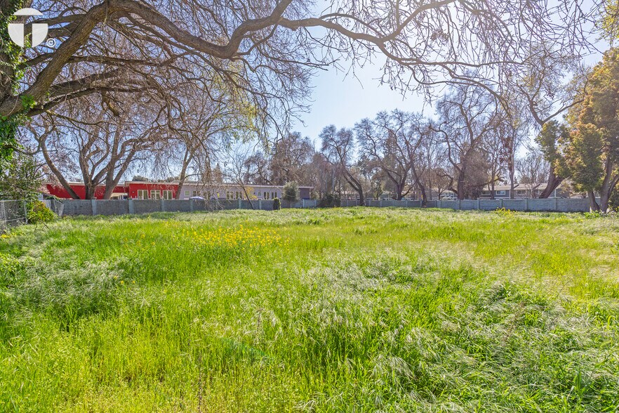 More Photos Of 6015 Riverside Blvd, Sacramento Land For Sale