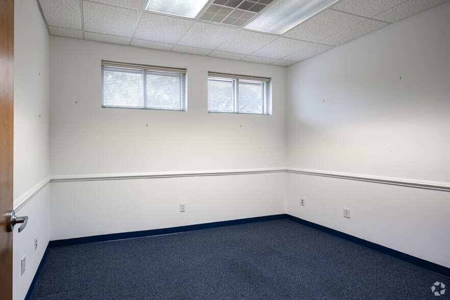 More Photos Of 1037 Chuck Dawley Blvd, Mount Pleasant Office Residential For Lease