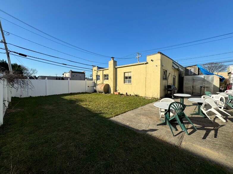 More Photos Of 609 W Montauk Hwy, Lindenhurst Bar For Sale