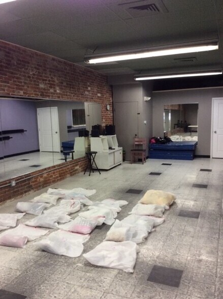 More Photos Of 315 N Main St, Burlington General Retail For Sale