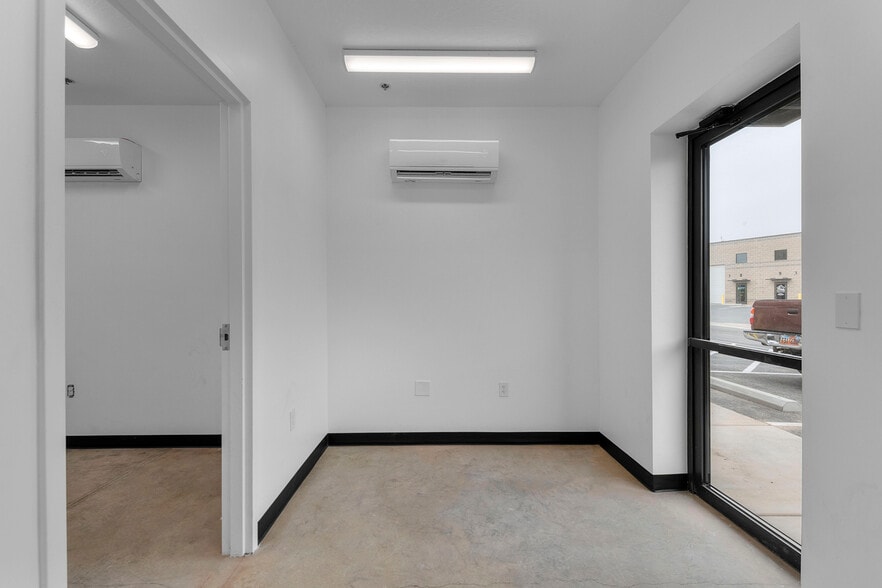 More Photos Of 174 N Old Highway 91, Hurricane Warehouse For Lease