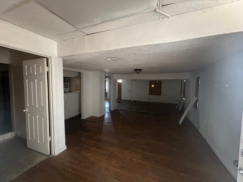 More Photos Of 200 N Beach St, Fort Worth Office For Sale