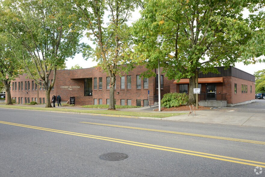 More Photos Of 10615 SE Cherry Blossom Dr, Portland Office For Lease