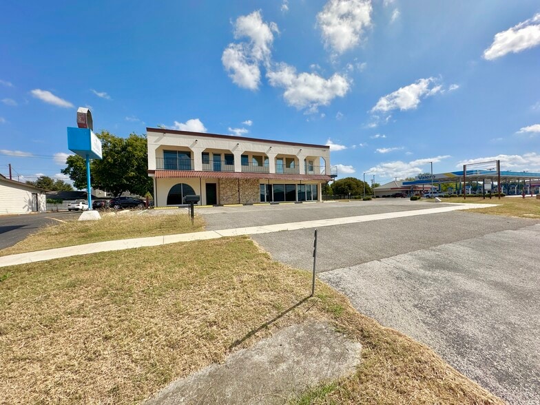 More Photos Of 7205 Bandera Rd, San Antonio Unknown For Lease