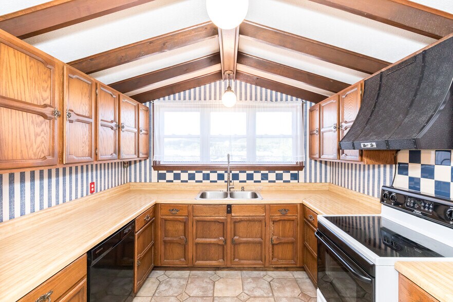 More Photos Of 131 Copenhaver St, Marion Shelter For Sale