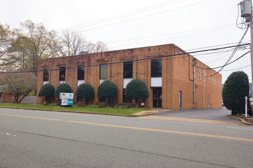 More Photos Of 2211 Dickens Rd, Richmond Office For Sale