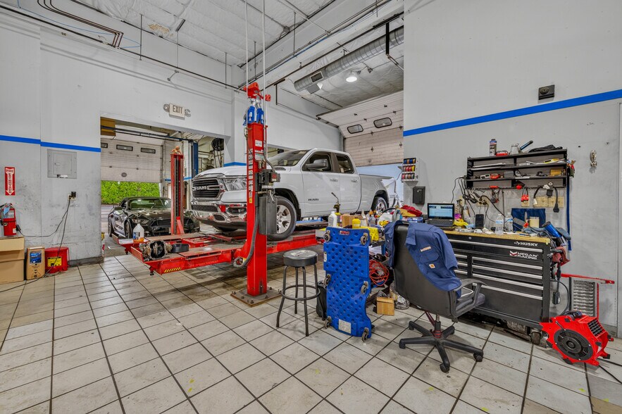 More Photos Of 708 N 18th St, Allentown Auto Repair For Lease