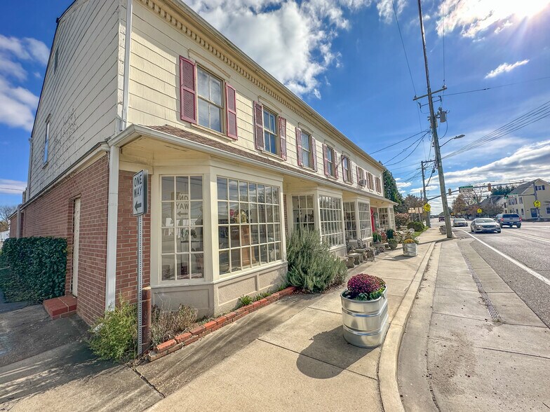 More Photos Of 102 N Main St, Galena Storefront Retail Office For Lease