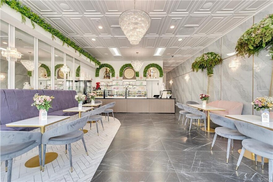 More Photos Of 12930 Ventura Blvd, Studio City Freestanding For Lease