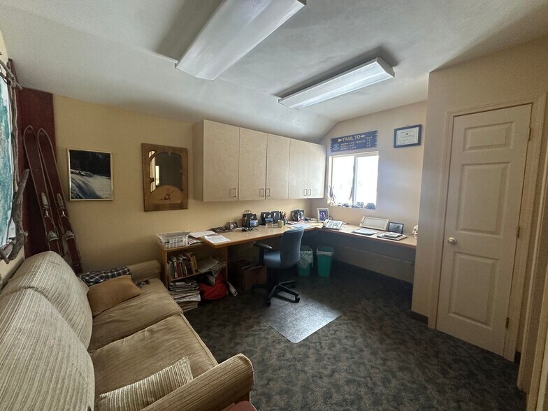 More Photos Of 277 Oriskany Blvd, Whitesboro Office For Sale