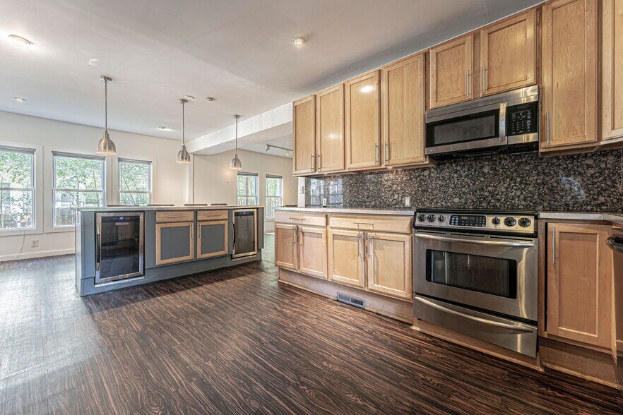 More Photos Of 191 Chamberlain St, Raleigh Dormitory For Sale