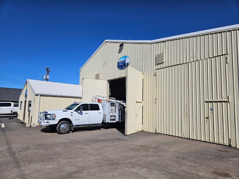 More Photos Of 701 Peters Rd, Prineville Manufacturing For Lease