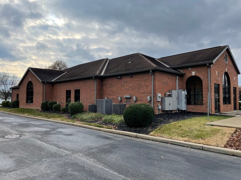 More Photos Of 7215 Riverport Plaza Dr, Louisville Freestanding For Sale