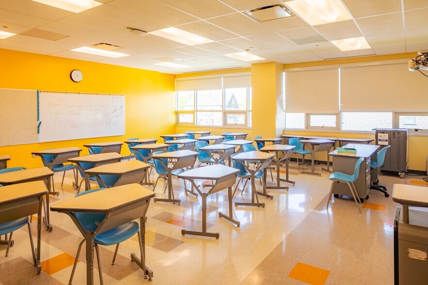 More Photos Of 2829 N Milwaukee Ave Ave, Chicago Schools For Sale