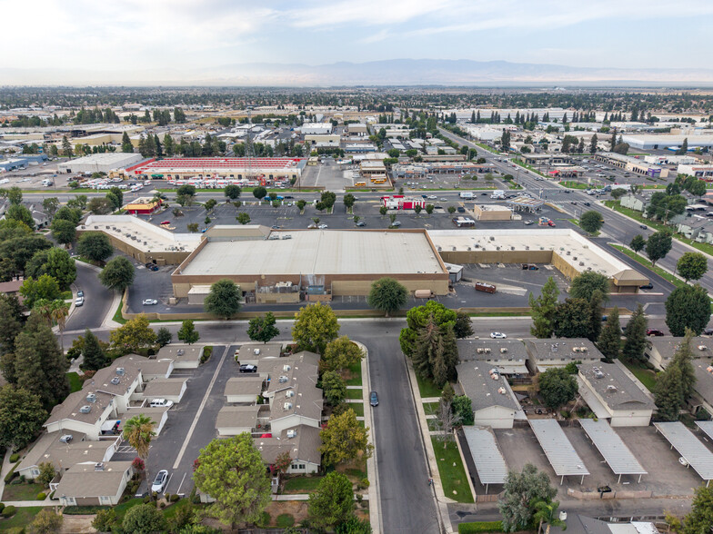More Photos Of 6300 White Ln, Bakersfield General Retail For Sale