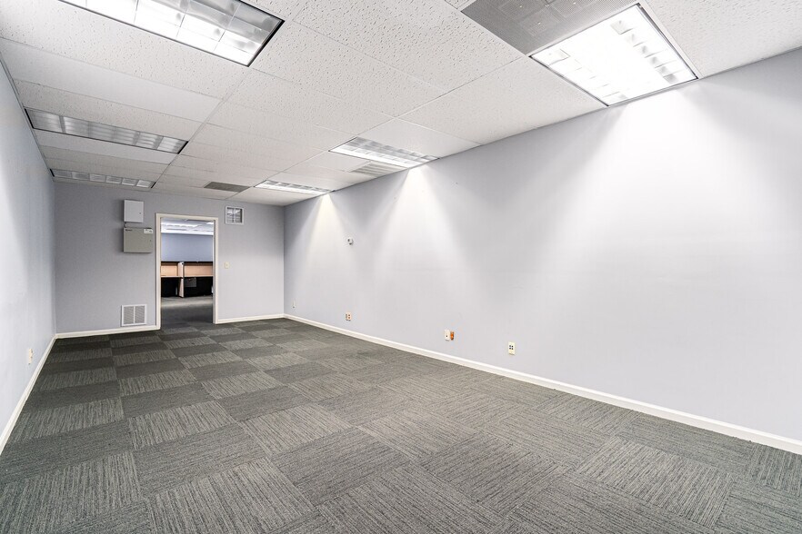 More Photos Of 617 Mulberry St, Elizabethtown Office For Sale