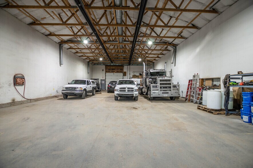 More Photos Of 4204 50 Ave, Stettler Industrial For Sale