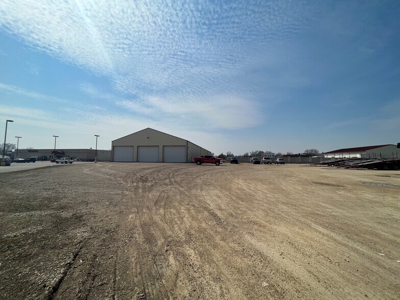 More Photos Of 409 NE 11th St, Austin Warehouse For Lease