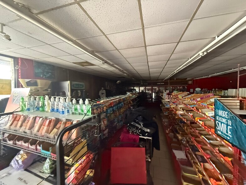 More Photos Of 319 Choctaw Ave, Savanna Convenience Store For Sale