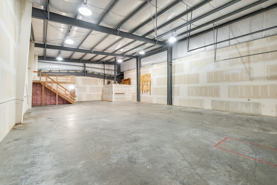 More Photos Of 15413 1st Avenue Ct S, Tacoma Warehouse For Lease