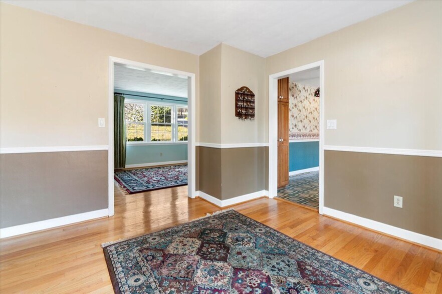 More Photos Of 1356 Coopers Cove Rd, Hardy Specialty For Sale