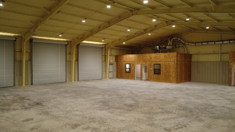 More Photos Of 16013 FM 429, Terrell Flex For Lease