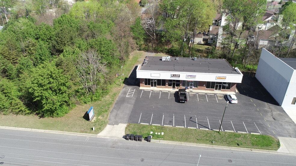 More Photos Of 4665 Brownsboro Rd, Winston-Salem Unknown For Lease