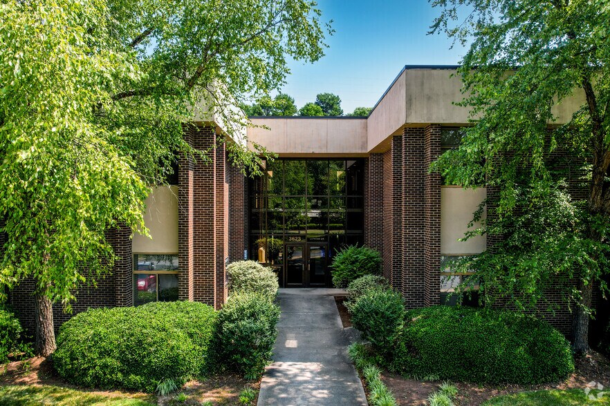 More Photos Of 3623 Latrobe Dr, Charlotte Office For Sale