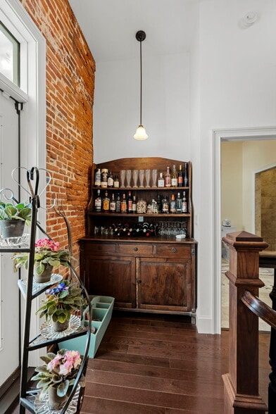 More Photos Of 305 N Queen St, Lancaster Storefront Retail Residential For Sale