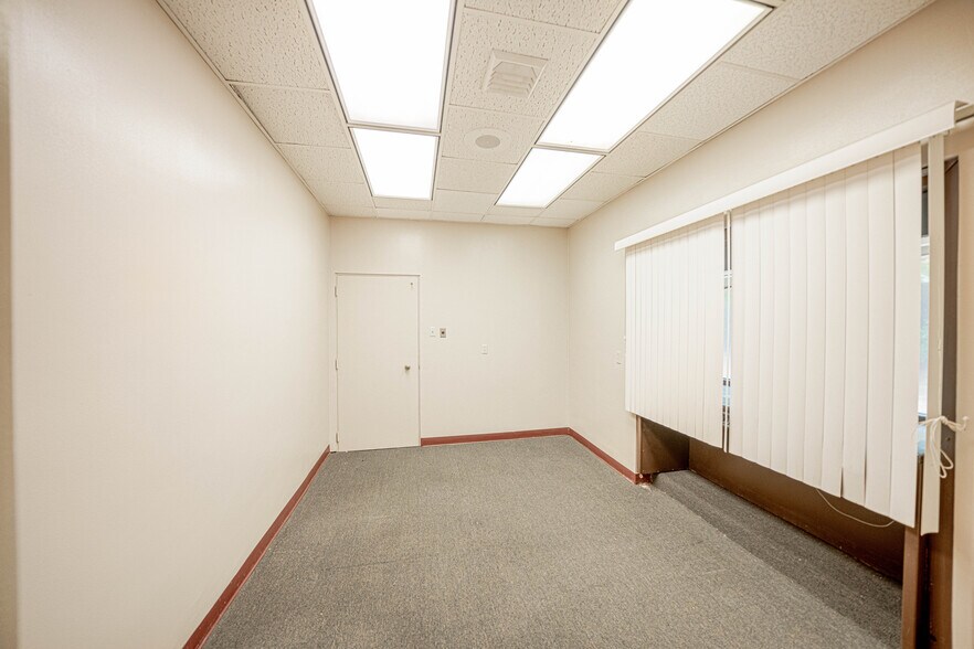 More Photos Of 700 Main St, Pineville Bank For Lease