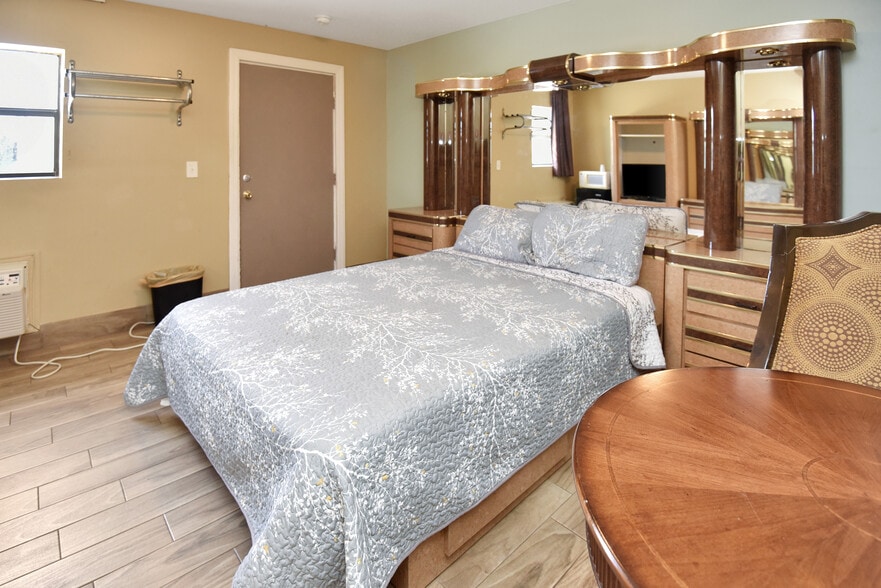 More Photos Of 808 S Atlantic Ave, Daytona Beach Hospitality For Sale