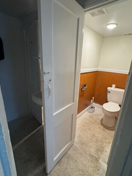 More Photos Of 4453 Summer Ave, Memphis Department Store For Lease