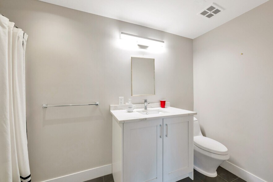 More Photos Of 6455 64 St, Delta Manufacturing For Sale